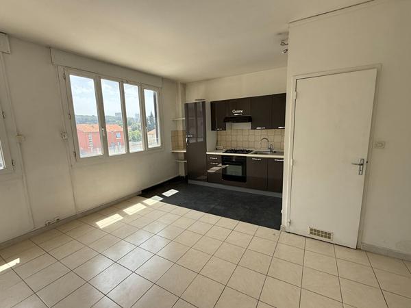 APPARTEMENT DE TYPE 3 - VUE ETANG