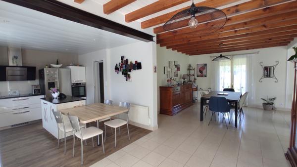 maison familiale avec hangar