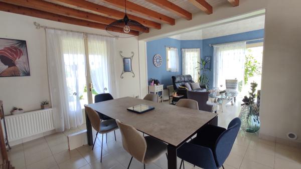 maison familiale avec hangar