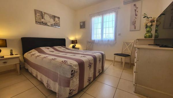 Maison style provençale 220 m², 4 chambres, terrain clos avec 3 garages