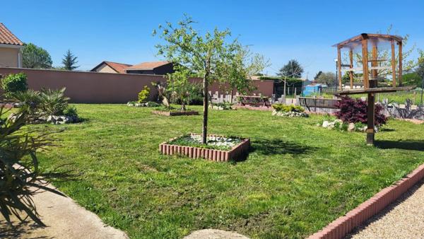 Maison style provençale 220 m², 4 chambres, terrain clos avec 3 garages