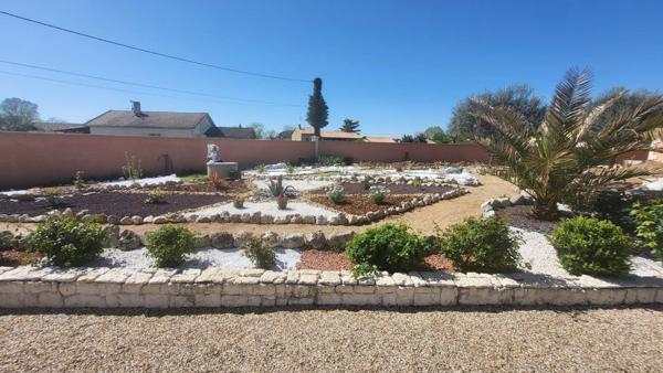 Maison style provençale 220 m², 4 chambres, terrain clos avec 3 garages