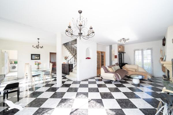 Maison à vendre |  Saint-André-de-Cubzac |  5 pièces | 195 m²