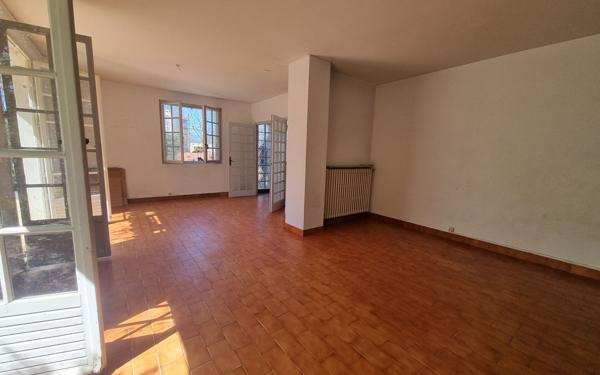 Maison à vendre    6 pièces •  Montélimar