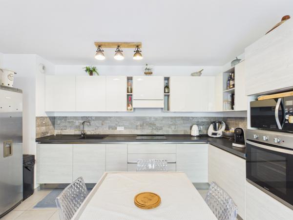 Appartement
         3 pièces
        - 64 m² Exclusivité 320 000 €*
