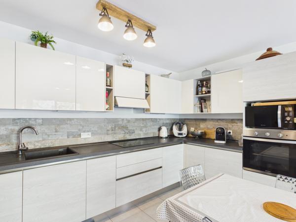 Appartement
         3 pièces
        - 64 m² Exclusivité 320 000 €*