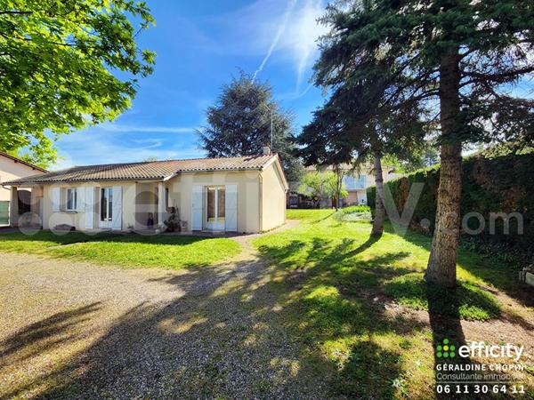 Maison
         4 pièces
        - 80 m² 240 000 € *