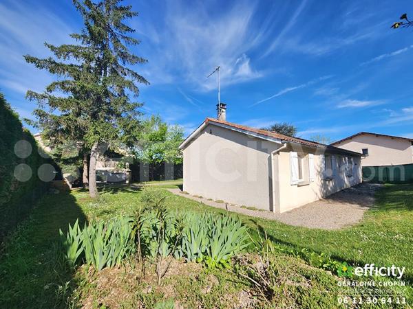 Maison
         4 pièces
        - 80 m² 240 000 € *