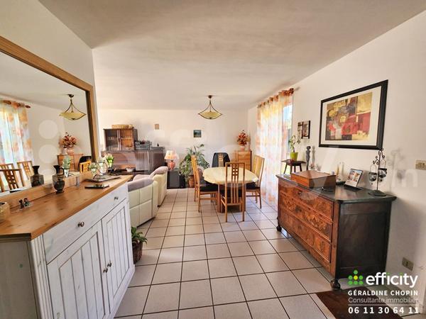 Maison
         4 pièces
        - 80 m² 240 000 € *