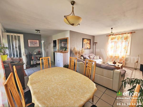 Maison
         4 pièces
        - 80 m² 240 000 € *