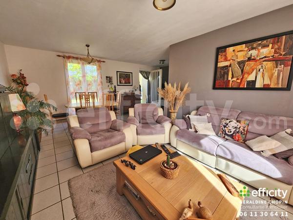 Maison
         4 pièces
        - 80 m² 240 000 € *