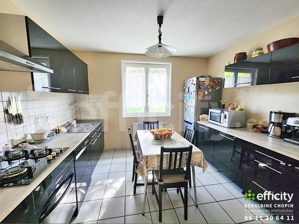 Maison
         4 pièces
        - 80 m² 240 000 € *