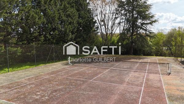 Propriété avec piscine et tennis