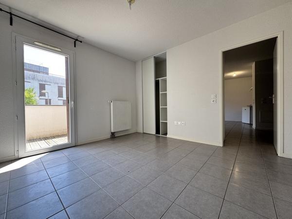 Bel appartement T2 avec terrasse et parking, Eysines centre