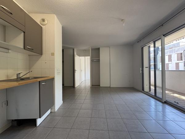 Bel appartement T2 avec terrasse et parking, Eysines centre
