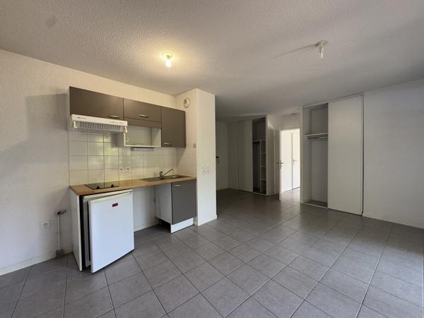 Bel appartement T2 avec terrasse et parking, Eysines centre