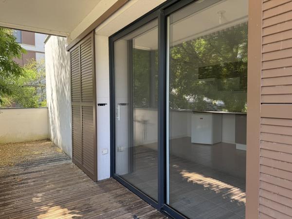 Bel appartement T2 avec terrasse et parking, Eysines centre