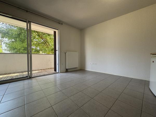 Bel appartement T2 avec terrasse et parking, Eysines centre
