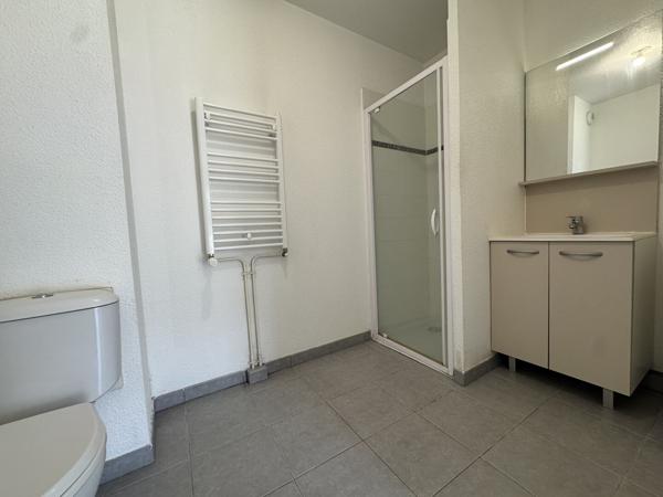 Bel appartement T2 avec terrasse et parking, Eysines centre