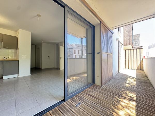 Bel appartement T2 avec terrasse et parking, Eysines centre