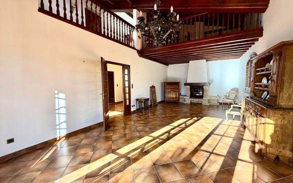 Maison à vendre    8 pièces •  Sète