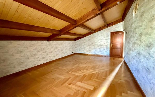 Maison à vendre    8 pièces •  Sète