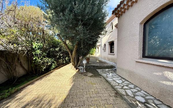 Maison à vendre    8 pièces •  Sète