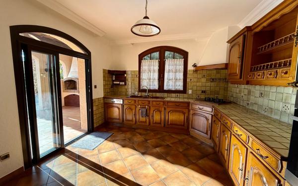 Maison à vendre    8 pièces •  Sète