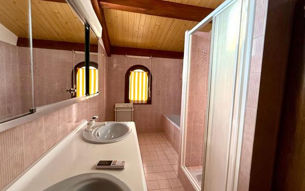 Maison à vendre    8 pièces •  Sète