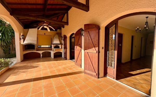 Maison à vendre    8 pièces •  Sète