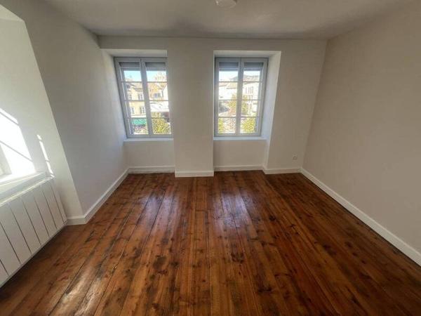 Maison 6 pièces                                        - 43260 Saint-Julien-Chapteuil Réf : 13467
