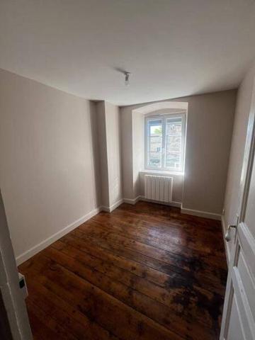 Maison 6 pièces                                        - 43260 Saint-Julien-Chapteuil Réf : 13467