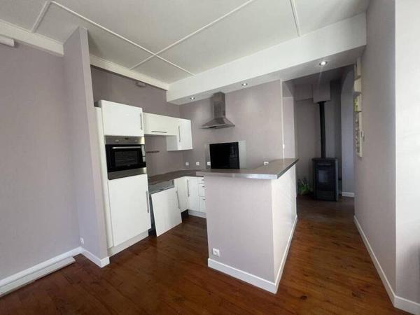 Maison 6 pièces                                        - 43260 Saint-Julien-Chapteuil Réf : 13467