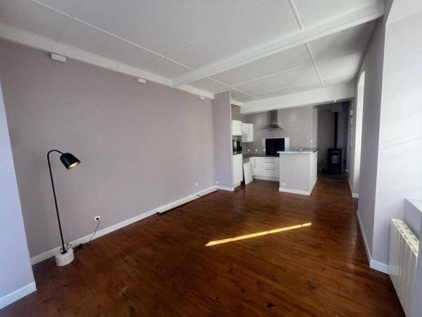 Maison 6 pièces                                        - 43260 Saint-Julien-Chapteuil Réf : 13467