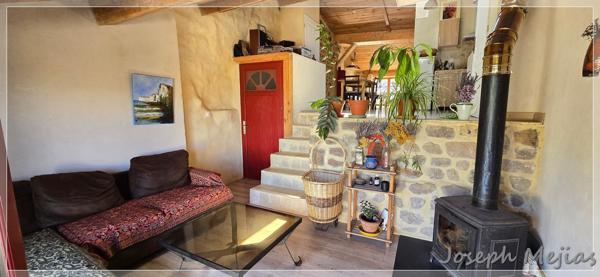 Chalencon (07240) Immeuble rénové en pierre – Village de caractère Chalencon (07240) - 2 appartements et local sur rue