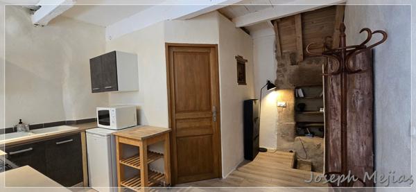 Chalencon (07240) Immeuble rénové en pierre – Village de caractère Chalencon (07240) - 2 appartements et local sur rue