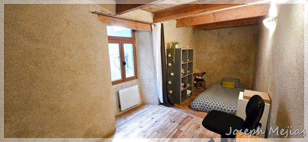 Chalencon (07240) Immeuble rénové en pierre – Village de caractère Chalencon (07240) - 2 appartements et local sur rue