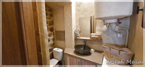 Chalencon (07240) Immeuble rénové en pierre – Village de caractère Chalencon (07240) - 2 appartements et local sur rue