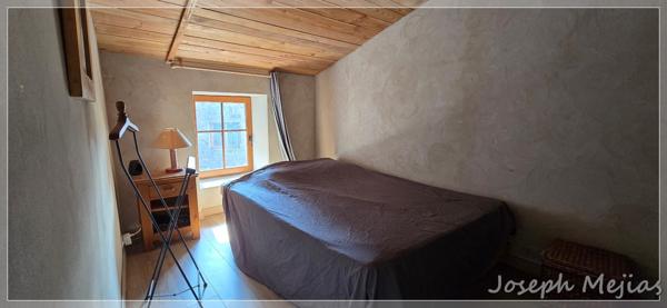 Chalencon (07240) Immeuble rénové en pierre – Village de caractère Chalencon (07240) - 2 appartements et local sur rue