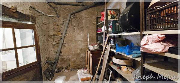 Chalencon (07240) Immeuble rénové en pierre – Village de caractère Chalencon (07240) - 2 appartements et local sur rue