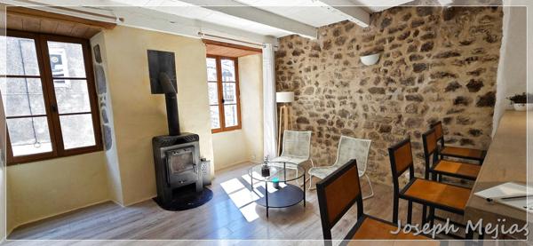 Chalencon (07240) Immeuble rénové en pierre – Village de caractère Chalencon (07240) - 2 appartements et local sur rue