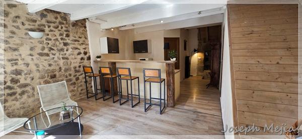 Chalencon (07240) Immeuble rénové en pierre – Village de caractère Chalencon (07240) - 2 appartements et local sur rue