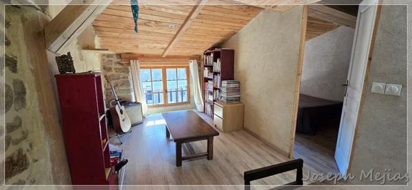 Chalencon (07240) Immeuble rénové en pierre – Village de caractère Chalencon (07240) - 2 appartements et local sur rue