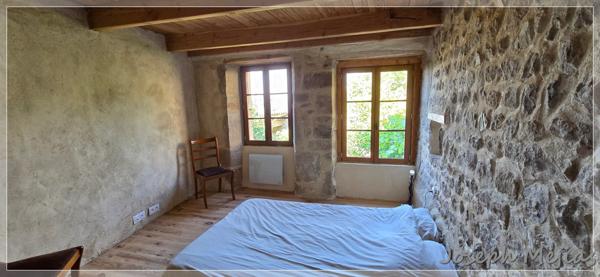 Chalencon (07240) Immeuble rénové en pierre – Village de caractère Chalencon (07240) - 2 appartements et local sur rue