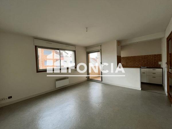 Location Appartement 2 pièces 39.3 m² - 84 RUE ROBESPIERRE Agen 47000