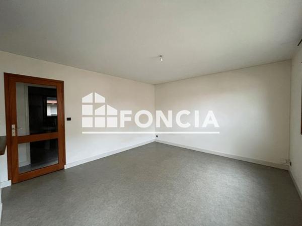 Location Appartement 2 pièces 39.3 m² - 84 RUE ROBESPIERRE Agen 47000