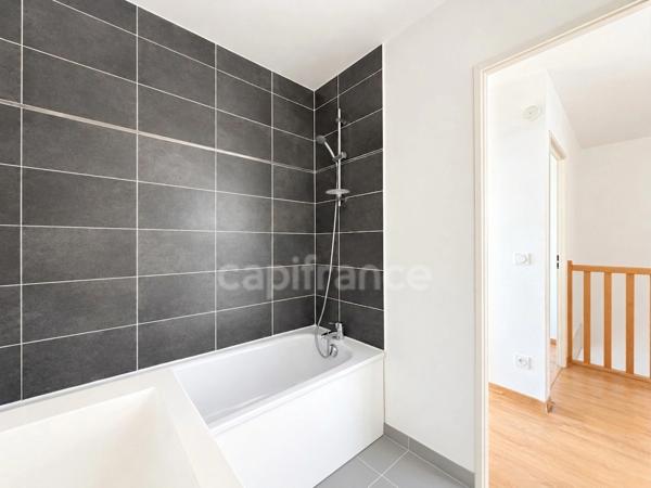 Appartement T3 en duplex avec terrasse au cœur des Bassins à flot - Bordeaux (33)