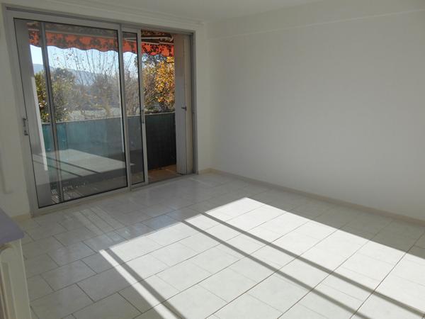 MARSEILLE 12ème. Beaumont Plateau. Appartement T3 dans résidence fermée.