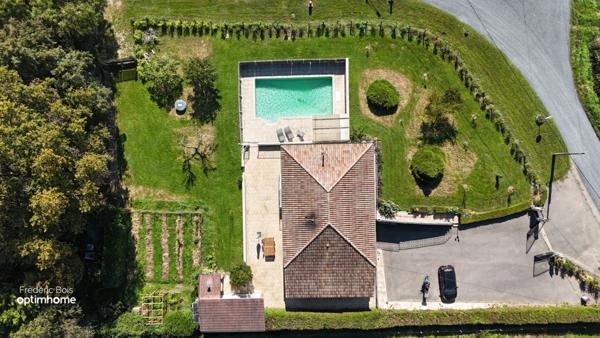 Séjour lumineux, 4 chambres, piscine et jardin arboré : une maison prête à accueillir votre famille