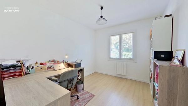 Séjour lumineux, 4 chambres, piscine et jardin arboré : une maison prête à accueillir votre famille